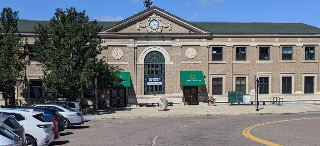 Amtrak Station In Burlington, IA (BRL)